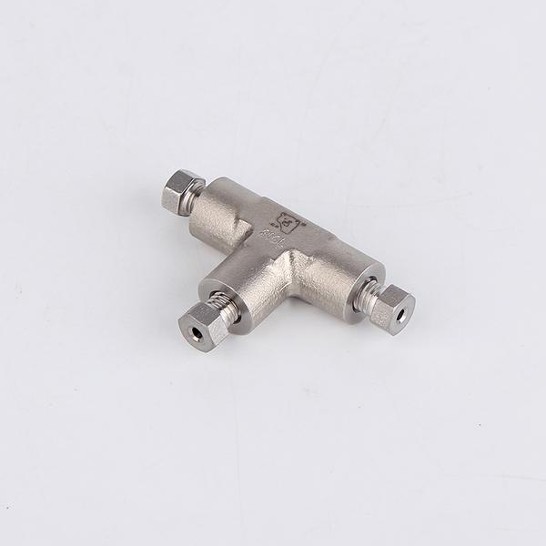 中心异径卡套三通